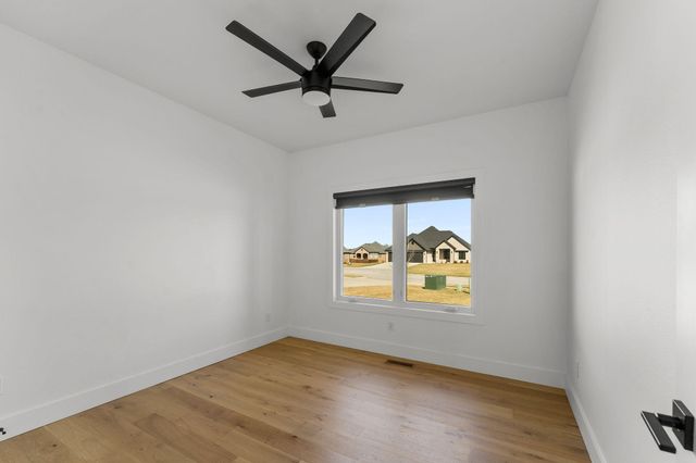 4464 E Lancaster Way, Springfield, MO 65802