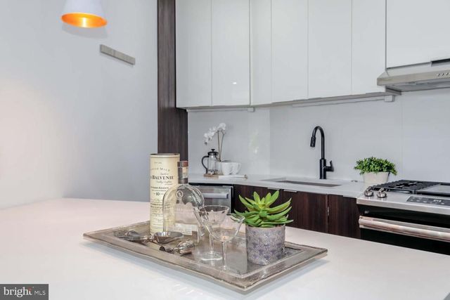 1220 Potomac Ave SE Apt 8, Washington, DC 20003