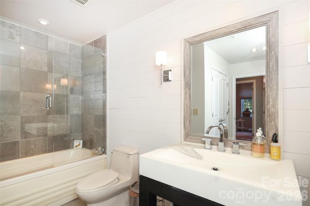 300 W 5th Street 222, Charlotte, NC 28202