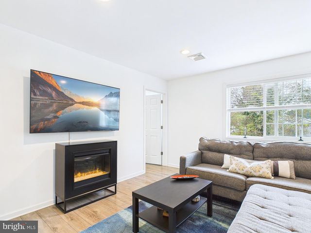 404 W COOVER ST, Mechanicsburg, PA 17055