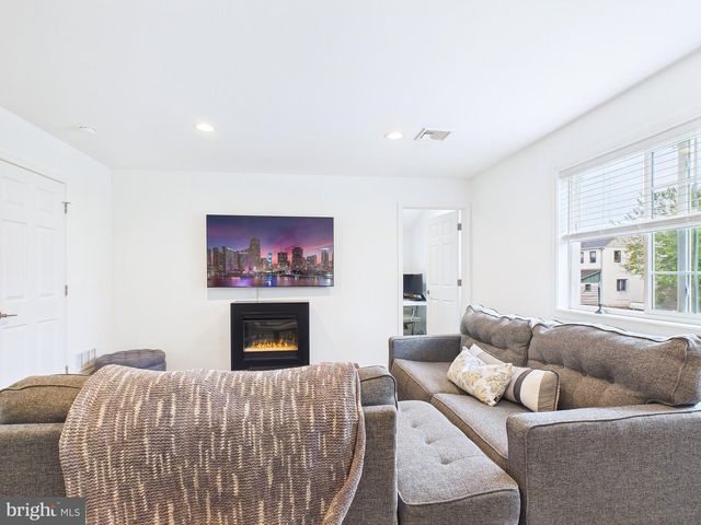 404 W COOVER ST, Mechanicsburg, PA 17055