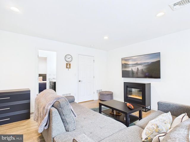 404 W COOVER ST, Mechanicsburg, PA 17055