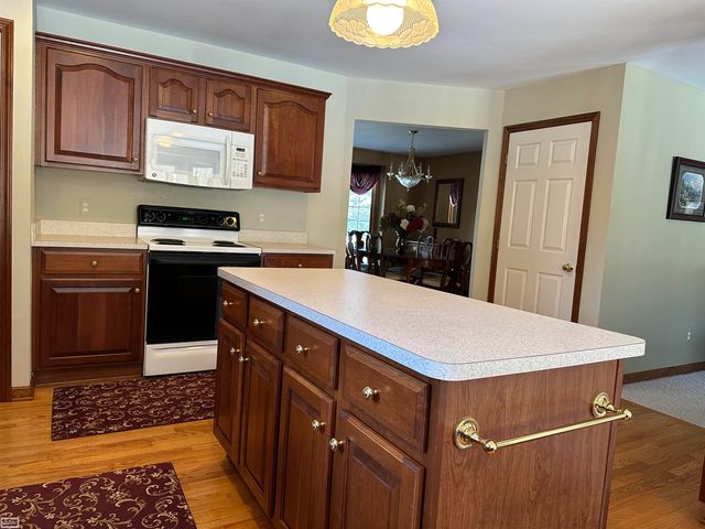 51658 Colonial Drive, Shelby Twp, MI 48316