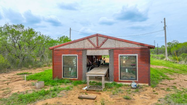 16763 Fm 1333, Charlotte, TX 78011