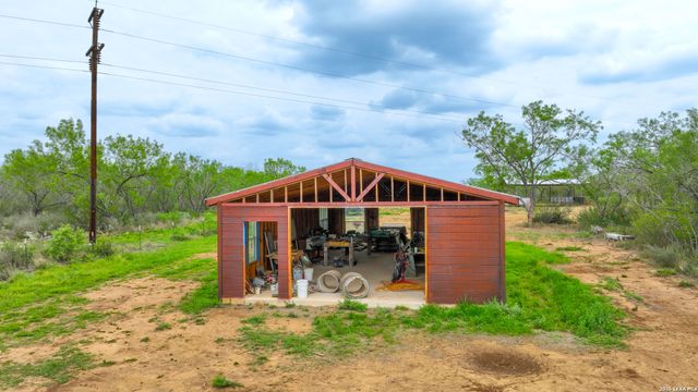 16763 Fm 1333, Charlotte, TX 78011