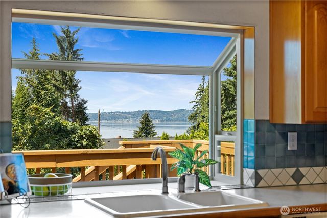 29815 10th Avenue SW, Federal Way, WA 98023