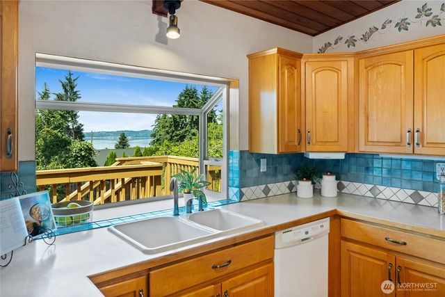 29815 10th Avenue SW, Federal Way, WA 98023