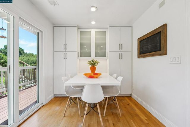 210 Courtney Ln, Orinda, CA 94563