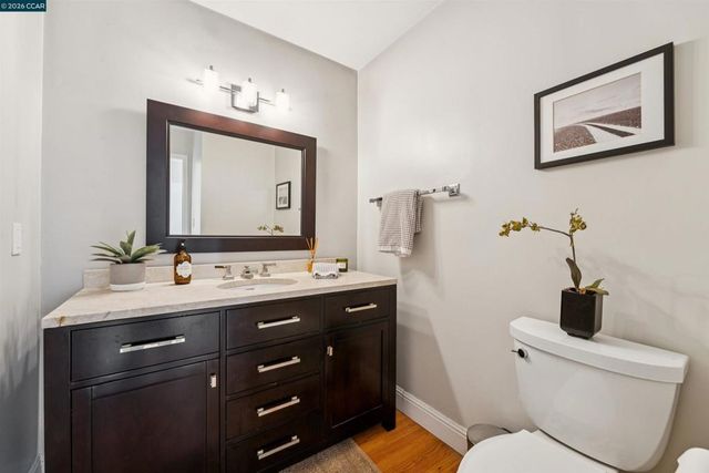 210 Courtney Ln, Orinda, CA 94563