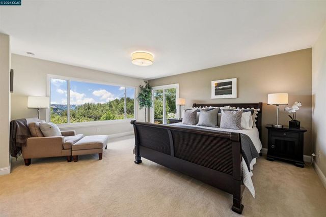 210 Courtney Ln, Orinda, CA 94563