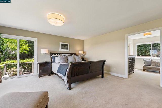 210 Courtney Ln, Orinda, CA 94563