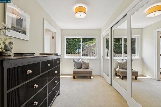 210 Courtney Ln, Orinda, CA 94563