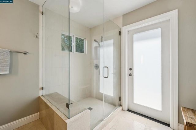 210 Courtney Ln, Orinda, CA 94563