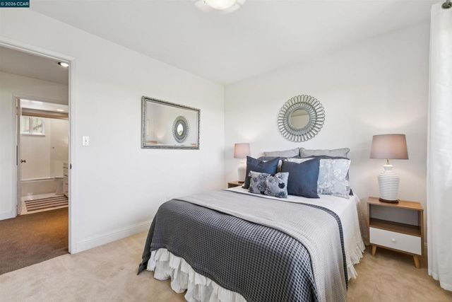 210 Courtney Ln, Orinda, CA 94563
