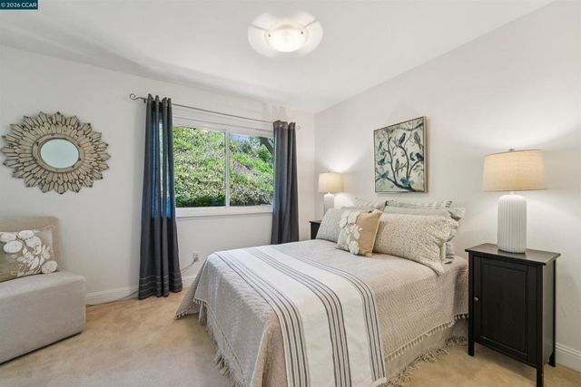 210 Courtney Ln, Orinda, CA 94563