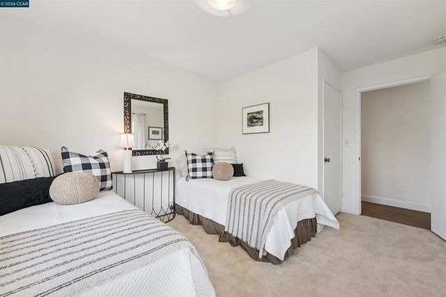 210 Courtney Ln, Orinda, CA 94563