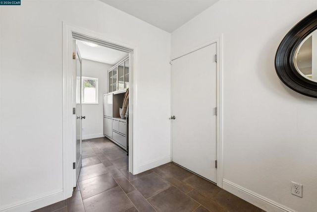 210 Courtney Ln, Orinda, CA 94563