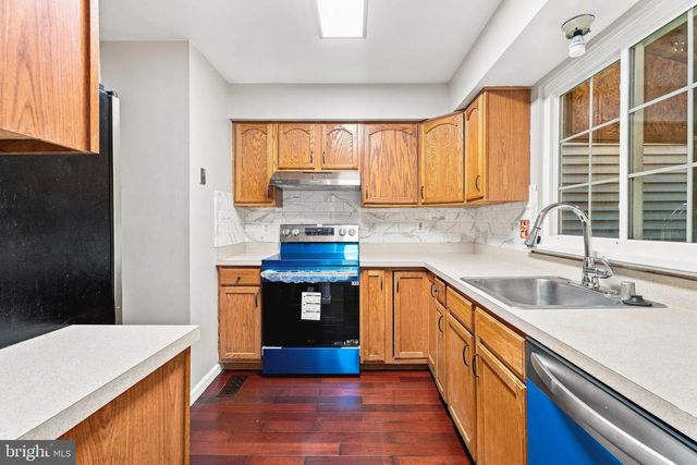8864 GREEN NEEDLE DR, Baltimore, MD 21236