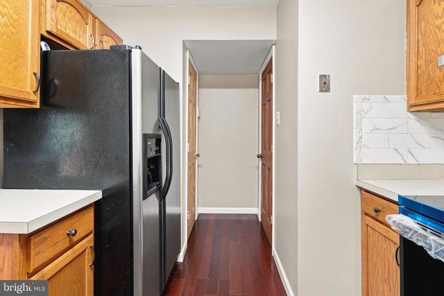 8864 GREEN NEEDLE DR, Baltimore, MD 21236