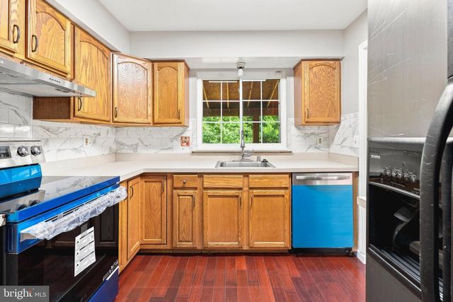 8864 GREEN NEEDLE DR, Baltimore, MD 21236