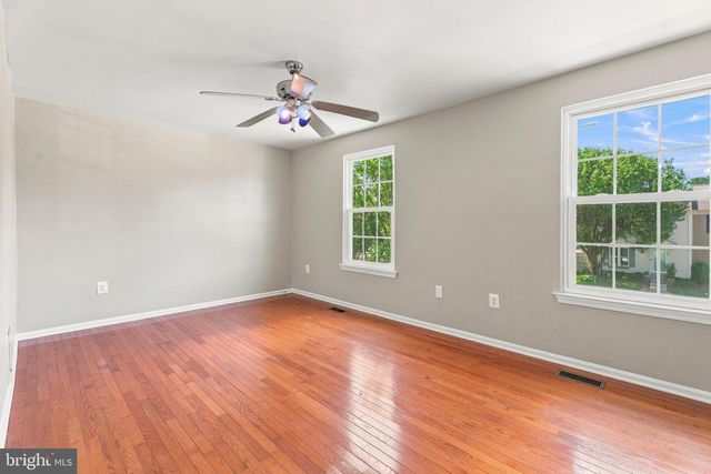 8864 GREEN NEEDLE DR, Baltimore, MD 21236