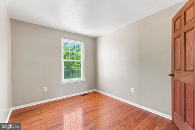 8864 GREEN NEEDLE DR, Baltimore, MD 21236