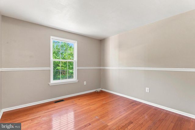 8864 GREEN NEEDLE DR, Baltimore, MD 21236