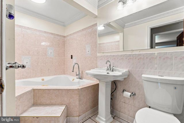 8864 GREEN NEEDLE DR, Baltimore, MD 21236