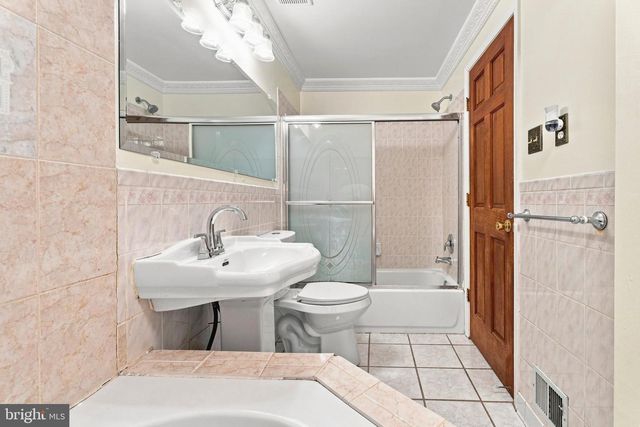 8864 GREEN NEEDLE DR, Baltimore, MD 21236