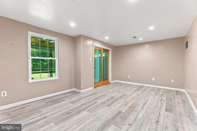 8864 GREEN NEEDLE DR, Baltimore, MD 21236