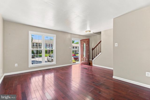 8864 GREEN NEEDLE DR, Baltimore, MD 21236