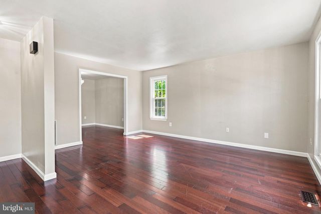 8864 GREEN NEEDLE DR, Baltimore, MD 21236