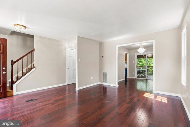 8864 GREEN NEEDLE DR, Baltimore, MD 21236