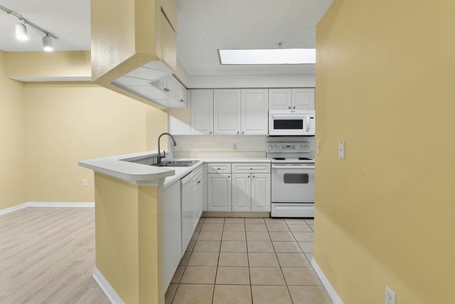 2730 Anzio Court 108, Palm Beach Gardens, FL 33410