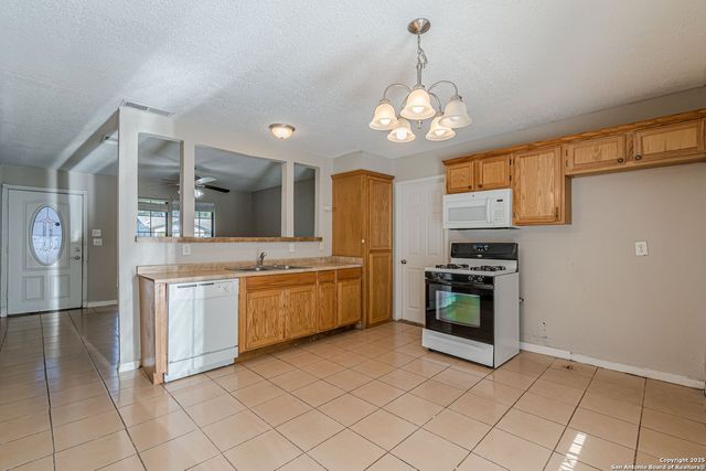 8414 STANDING ROCK ST, San Antonio, TX 78242