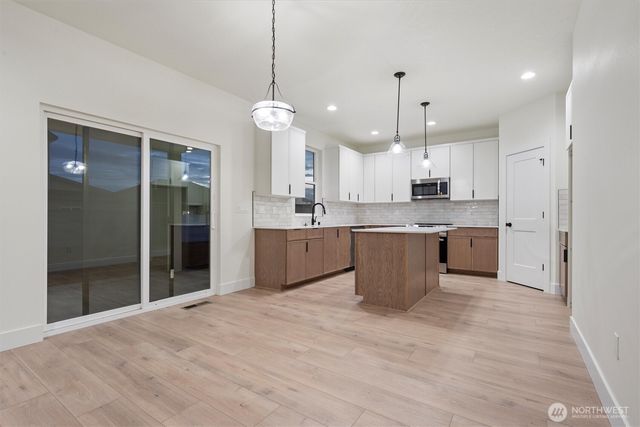 744 N WIDGEON Street, Moses Lake, WA 98837