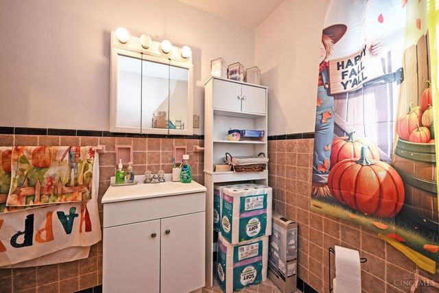 3305 Queen City Avenue, Cincinnati, OH 45238