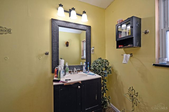 3305 Queen City Avenue, Cincinnati, OH 45238