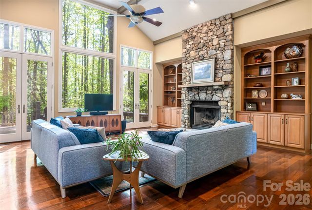 109 Little Cherokee Ridge, Hendersonville, NC 28739