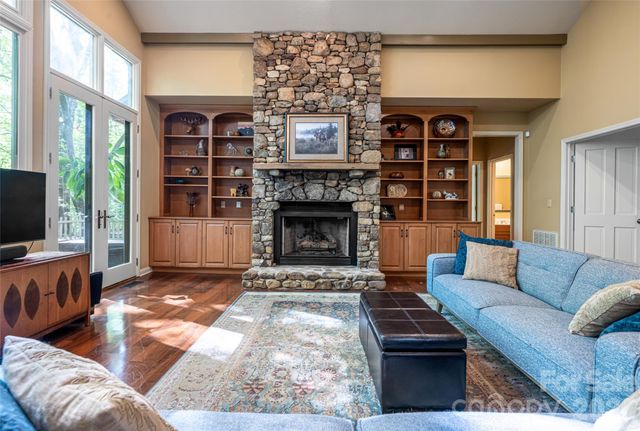109 Little Cherokee Ridge, Hendersonville, NC 28739