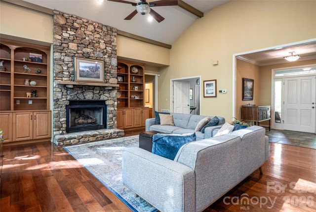 109 Little Cherokee Ridge, Hendersonville, NC 28739