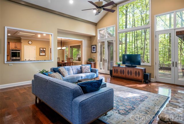 109 Little Cherokee Ridge, Hendersonville, NC 28739