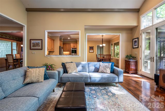 109 Little Cherokee Ridge, Hendersonville, NC 28739