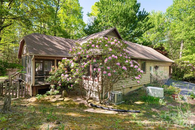 109 Little Cherokee Ridge, Hendersonville, NC 28739