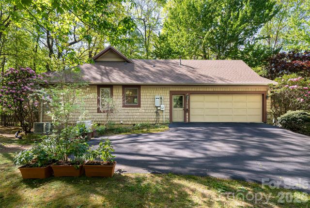 109 Little Cherokee Ridge, Hendersonville, NC 28739