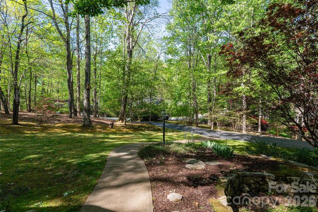 109 Little Cherokee Ridge, Hendersonville, NC 28739