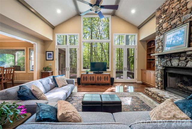 109 Little Cherokee Ridge, Hendersonville, NC 28739