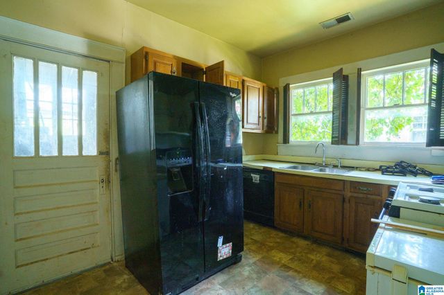 1833 SAINT CHARLES AVENUE SW, Birmingham, AL 35211