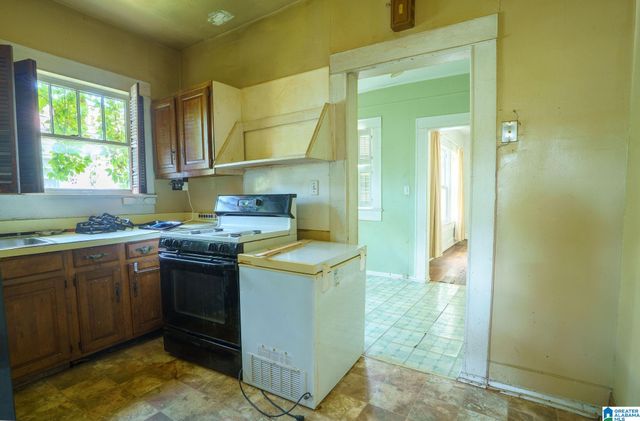 1833 SAINT CHARLES AVENUE SW, Birmingham, AL 35211