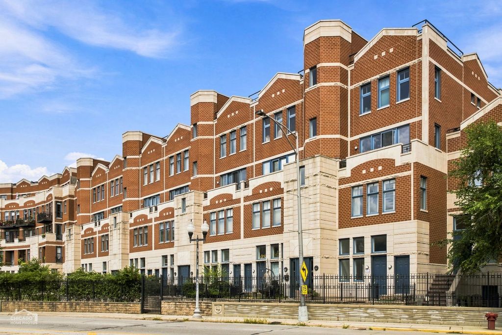 7768 N Sheridan Road 1, Chicago, IL 60626